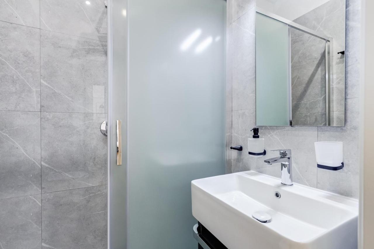 Bdc - The Boss: Stunning 2-Bdr Apartment @Termini Рим Екстер'єр фото